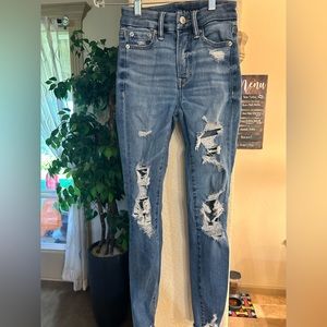 American Eagle distressed skinny jeans size 000. Like new!
